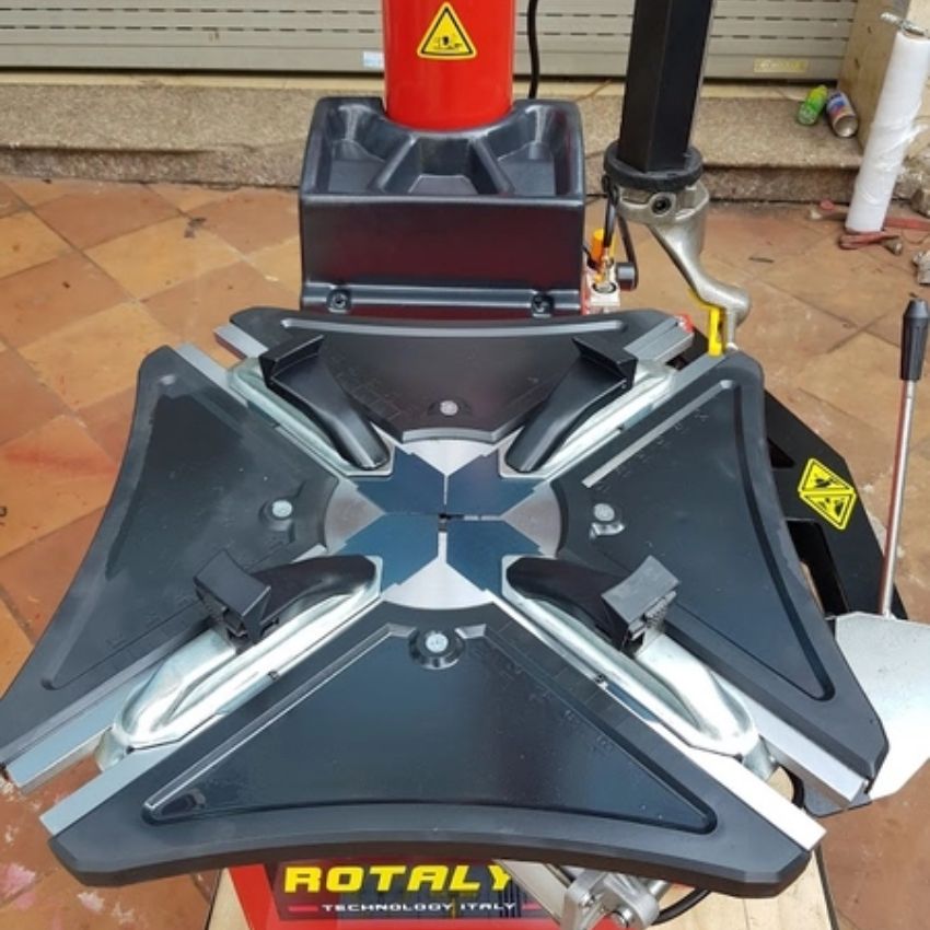 Có nên lựa chọn máy ra vào lốp RY-824S không?