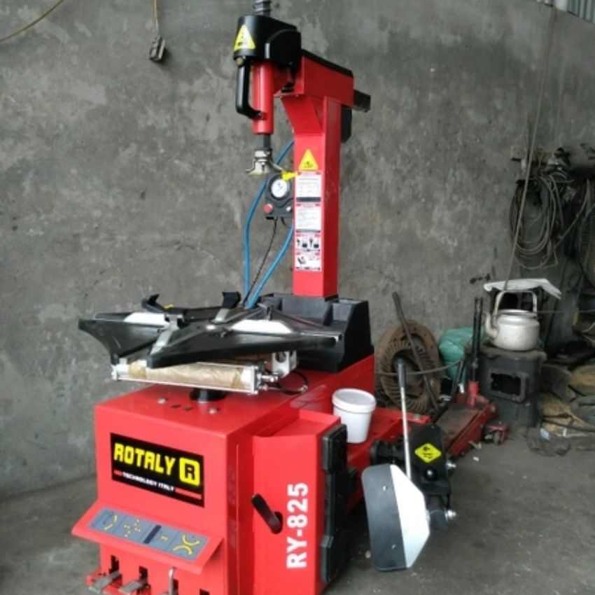 Đặc điểm của máy ra vào lốp, máy tháo vỏ xe con Rotaly Ry-825