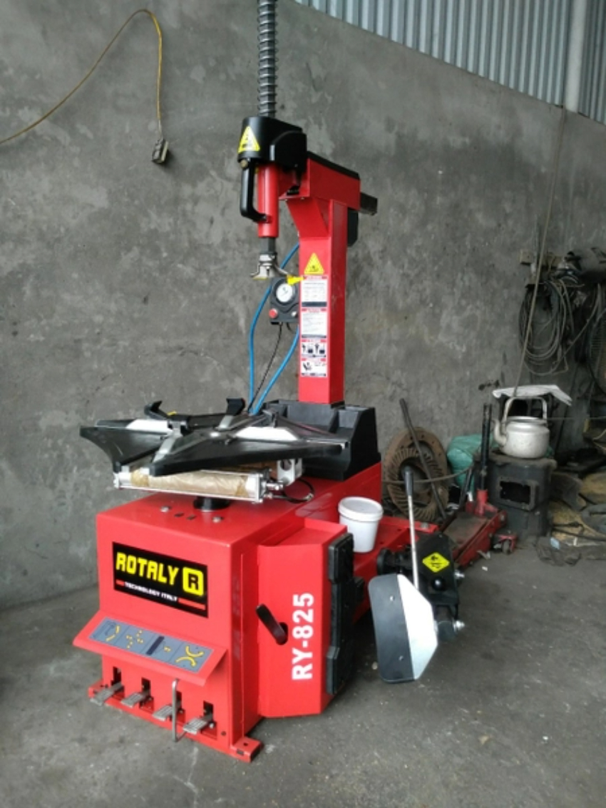 Cấu tạo của máy ra vào lốp Ry-825 +220