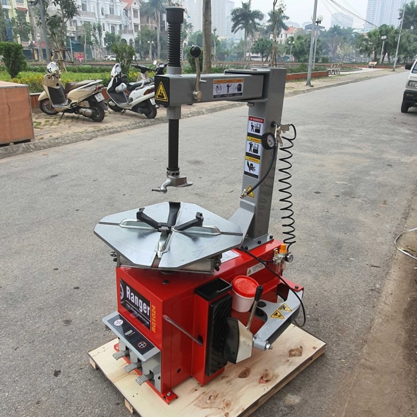 Máy ra vào lốp ô tô RG-1021