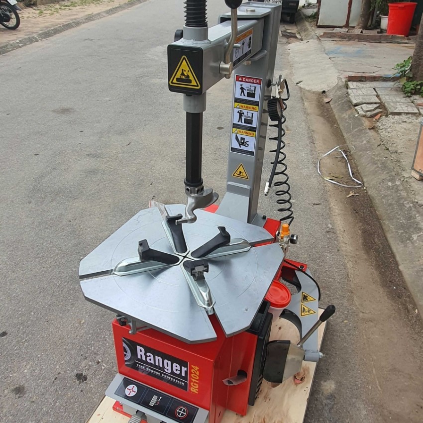 Máy ra vào lốp ô tô RG-1021