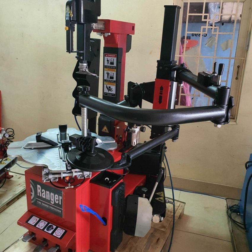 Ưu điểm của máy ra vào lốp Ranger 921