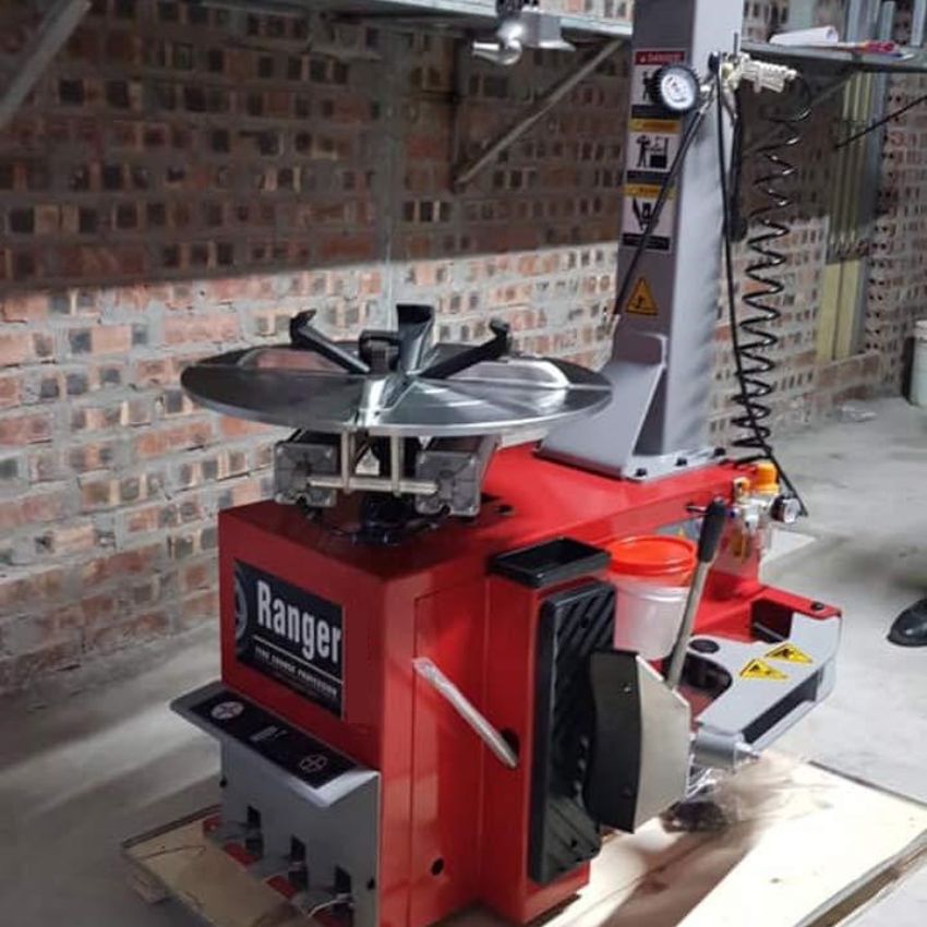 Lưu ý khi vận hành máy ra vào lốp Ranger 921