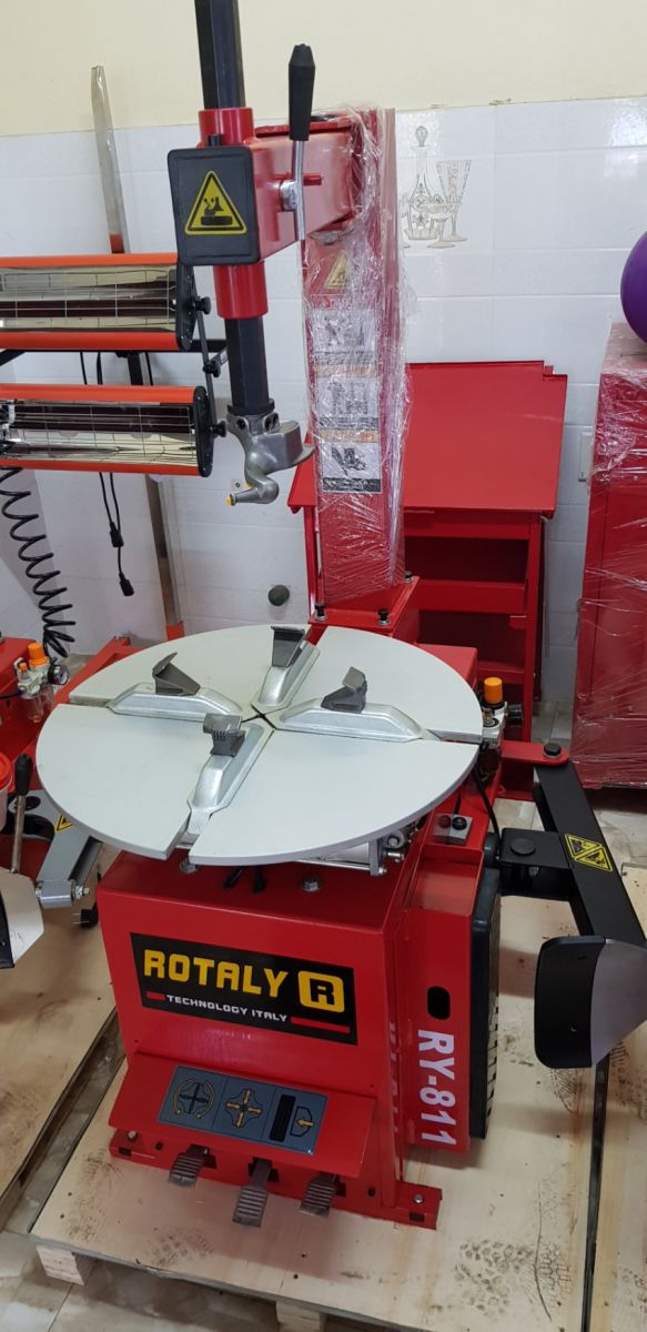 Ưu điểm của máy ra vào lốp Ry-811