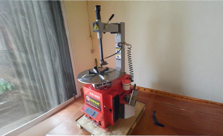 Máy ra vào lốp xe máy, xe đạp điện