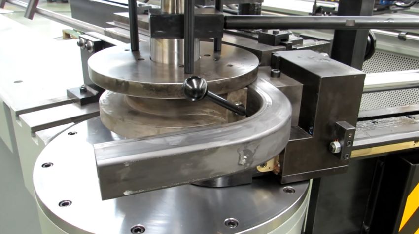 Tại sao phải sử dụng máy uốn ống hộp vuông?