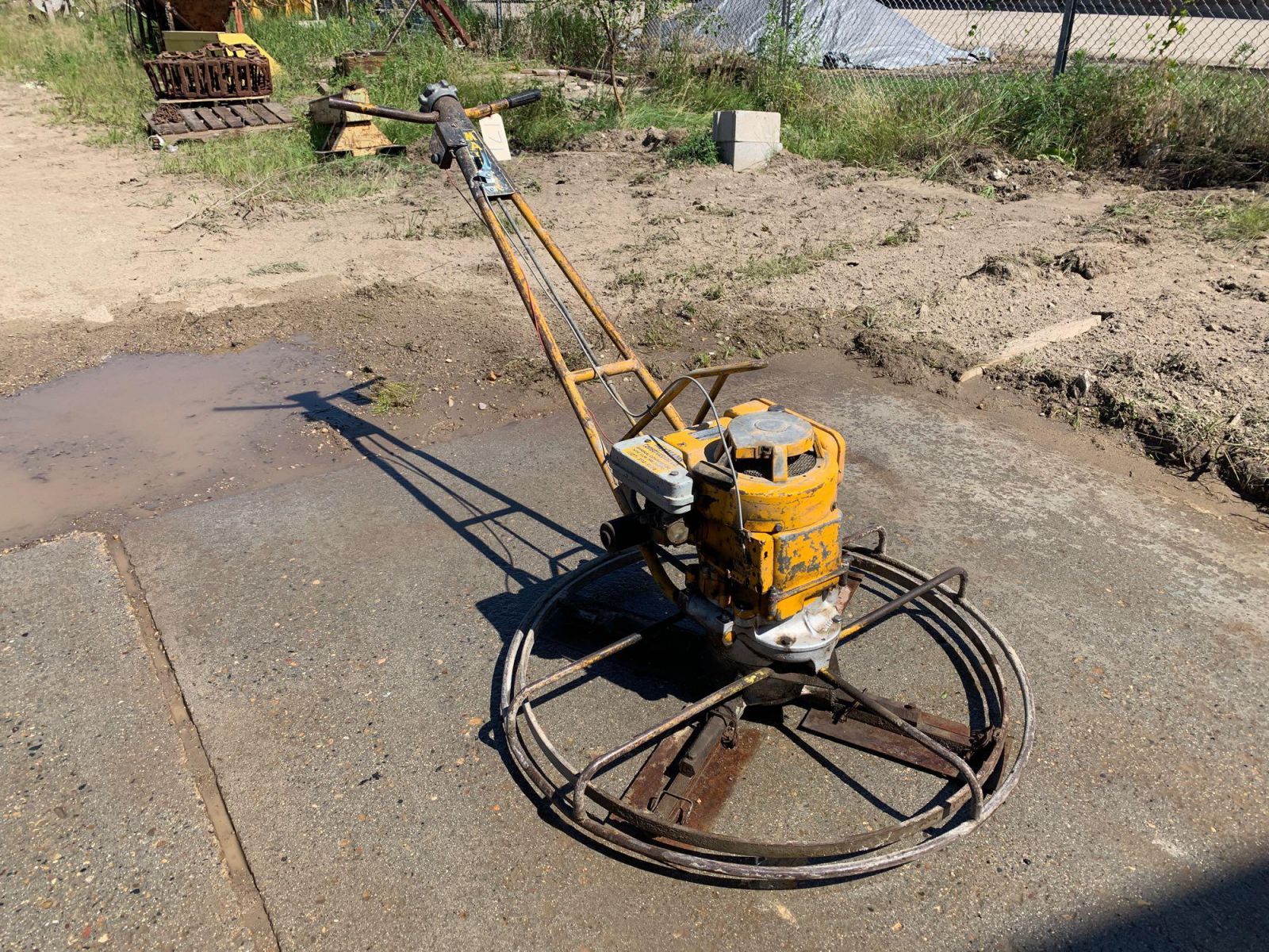 Nên mua máy xoa nền bê tông cũ hay hay mua mới?