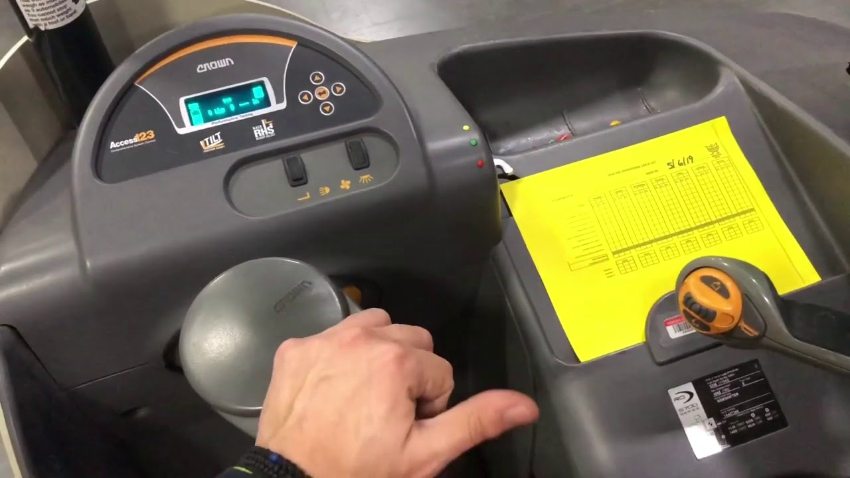 Một số tính năng nổi bật của xe nâng điện đứng lái 1