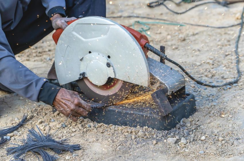 Những lỗi phổ biến thường gặp trên máy cắt sắt và cách khắc phục