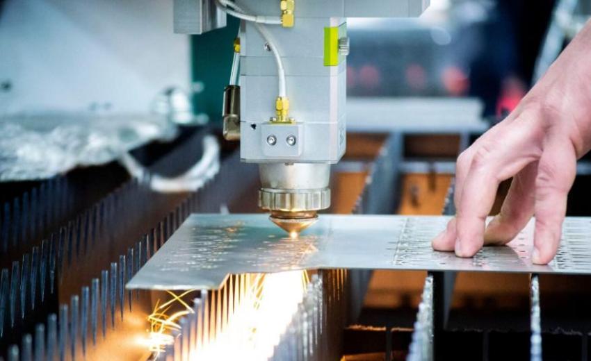 Phân biệt máy khắc laser và máy cắt laser