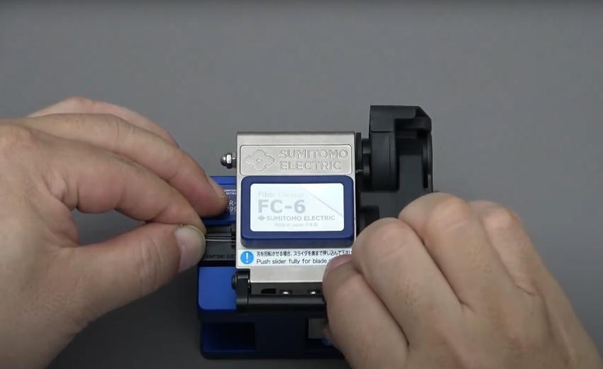 Quy trình sử dụng dao cắt sợi quang đúng kỹ thuật 2