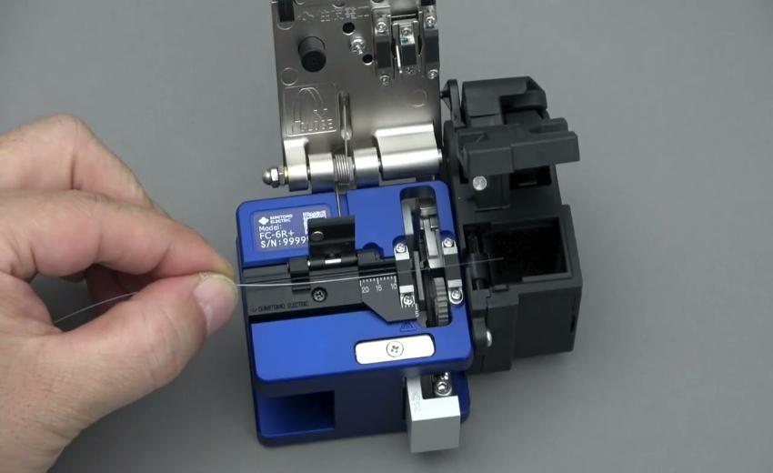 Quy trình sử dụng dao cắt sợi quang đúng kỹ thuật