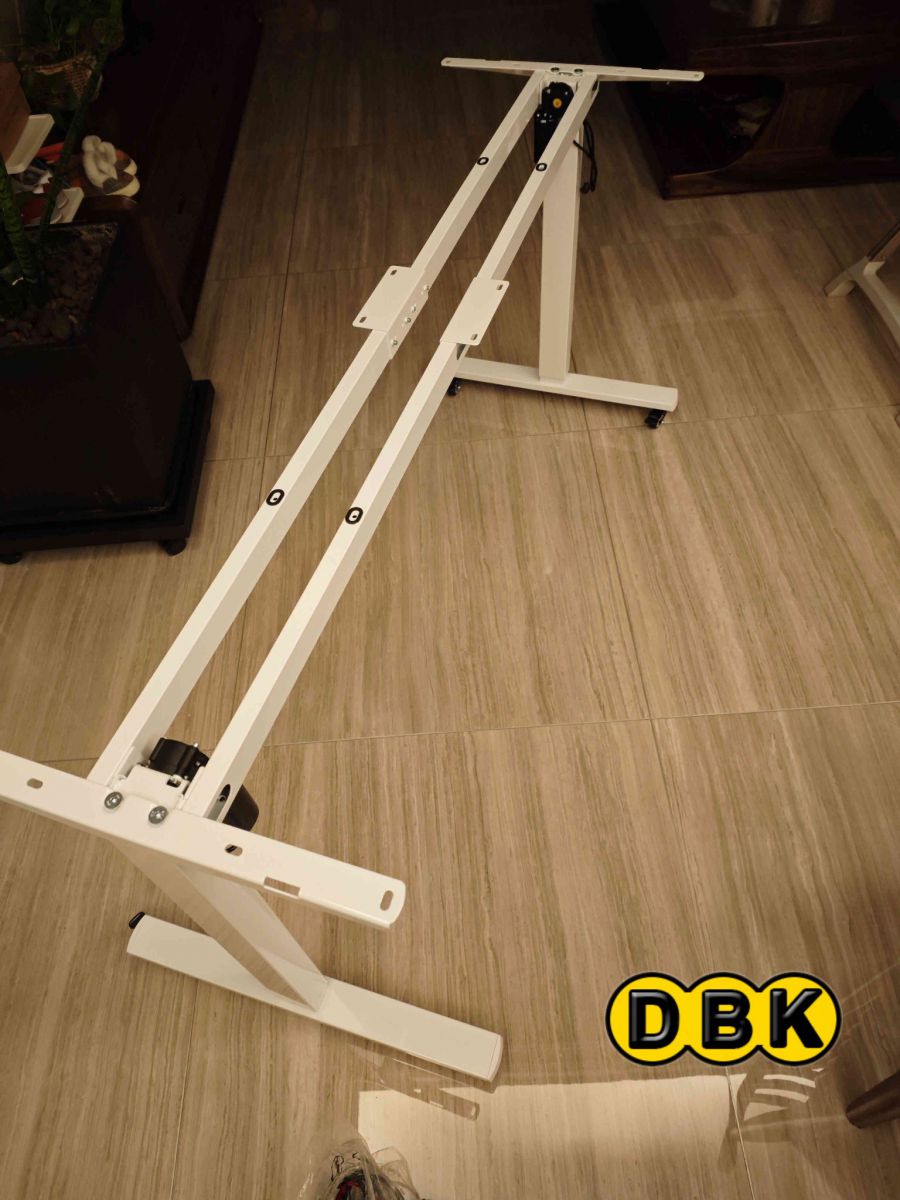 Chân Bàn Nâng Hạ Màu Trắng 1