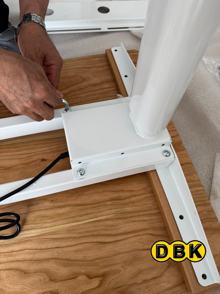 Chân Bàn Nâng Hạ Màu Trắng 4