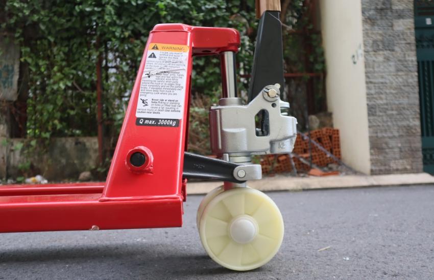 Chiều cao xe nâng pallet bằng tay 1 tấn