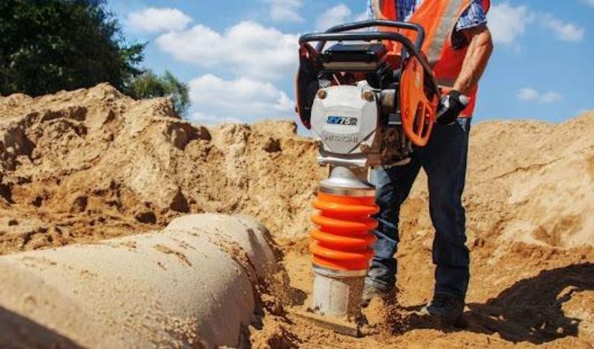 Máy đầm cóc Hitachi 1