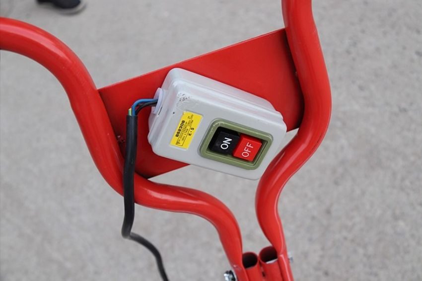 Thiết kế đơn giản của máy đầm thước chạy điện ZPC-220V 1