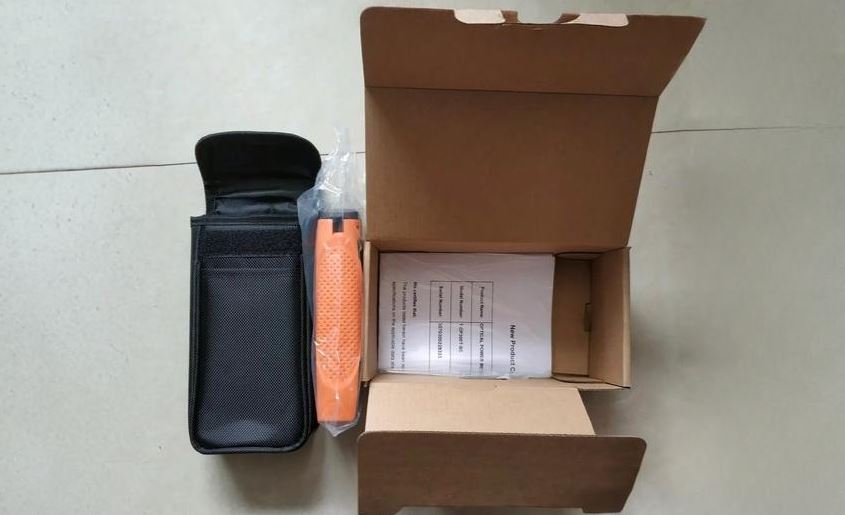 Bên trong hộp đựng của máy đo công suất quang Skycom OP300