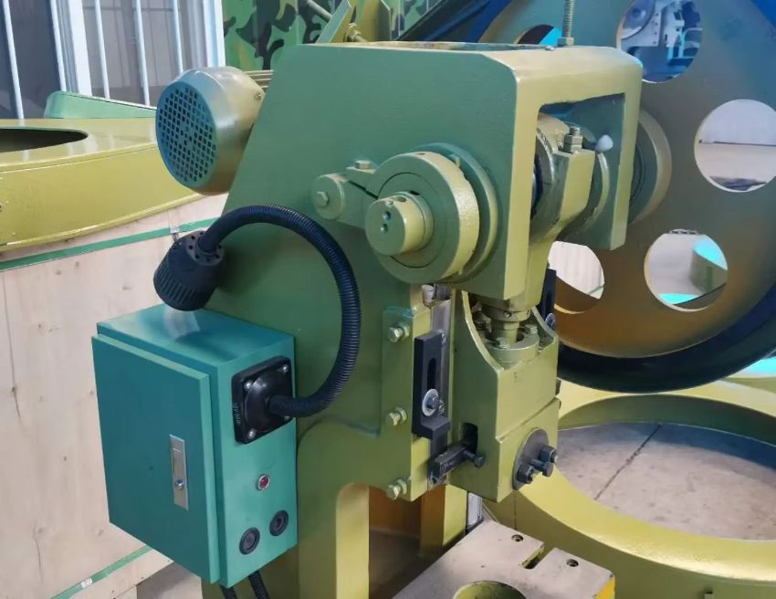 Máy đột dập cơ khí DBK J23-6.3T 4