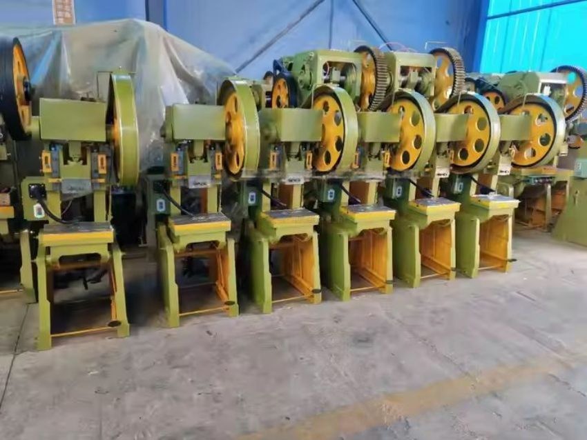 Máy đột dập cơ khí DBK J23-6.3T 5