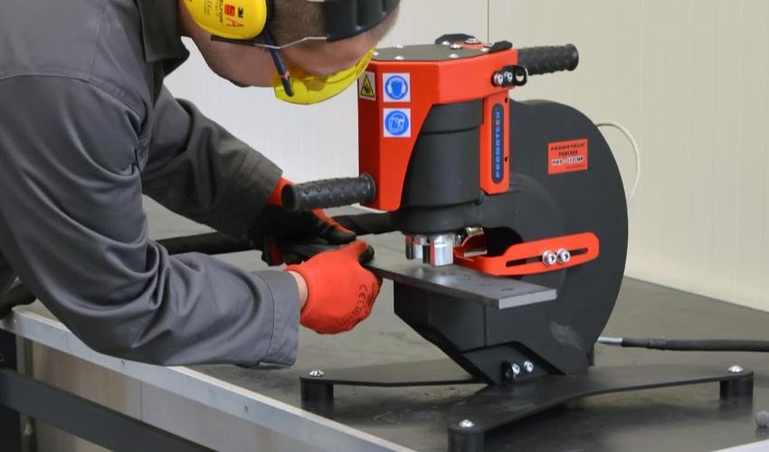 Máy đột lỗ thủy lực là gì?