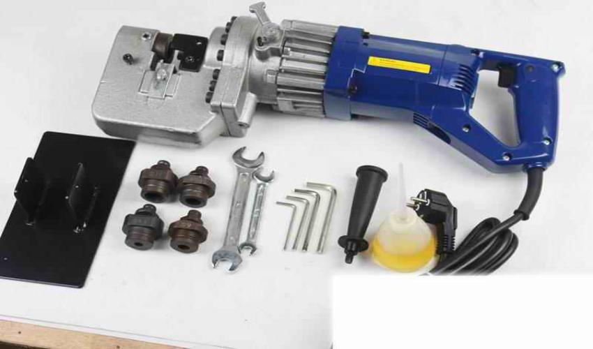 Máy đột lỗ thủy lực cầm tay chạy điện