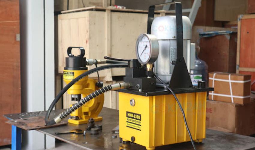 Máy đột lỗ thủy lực sử dụng bơm điện thủy lực