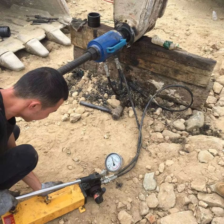 Máy ép bạc ắc gầu thủy lực 70 tấn (không gồm bơm) 1