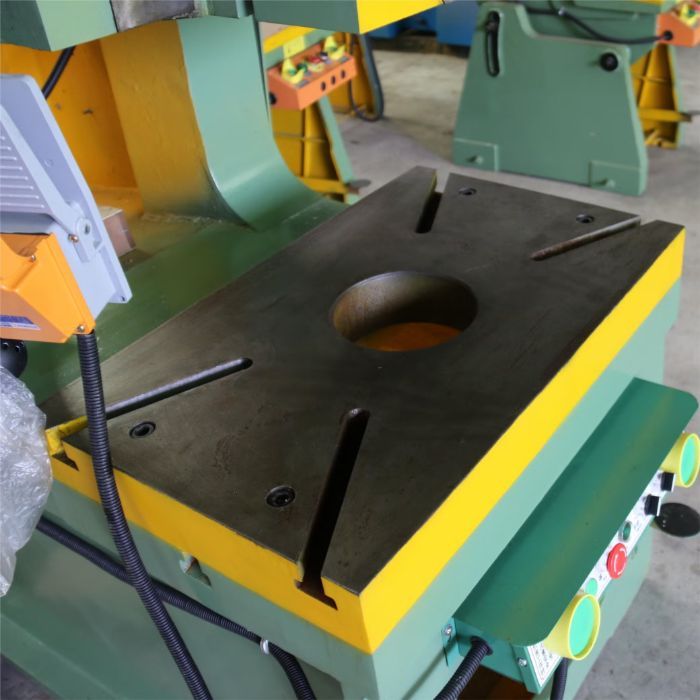 Máy ép mở nghiêng DBK J23-10T 1