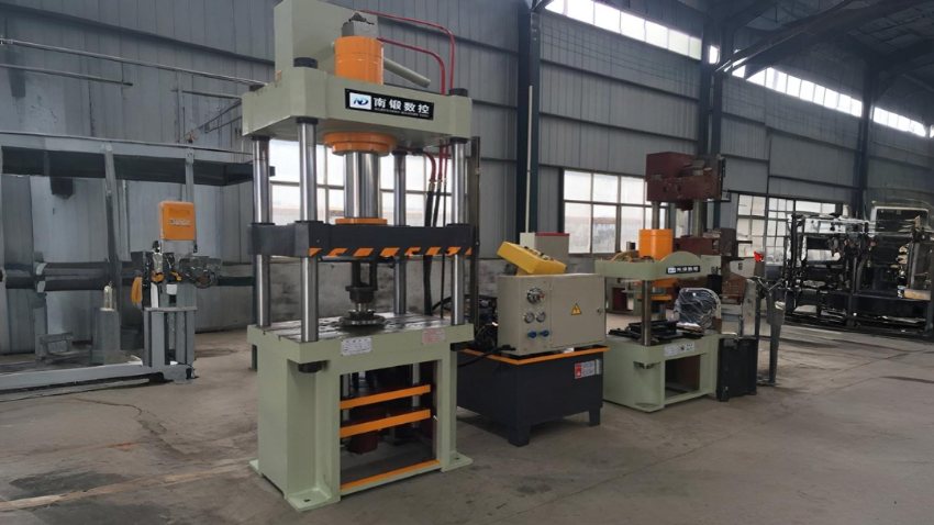 Máy dập thuỷ lực 4 trụ YQ32-100A được sử dụng trong lĩnh vực nào?