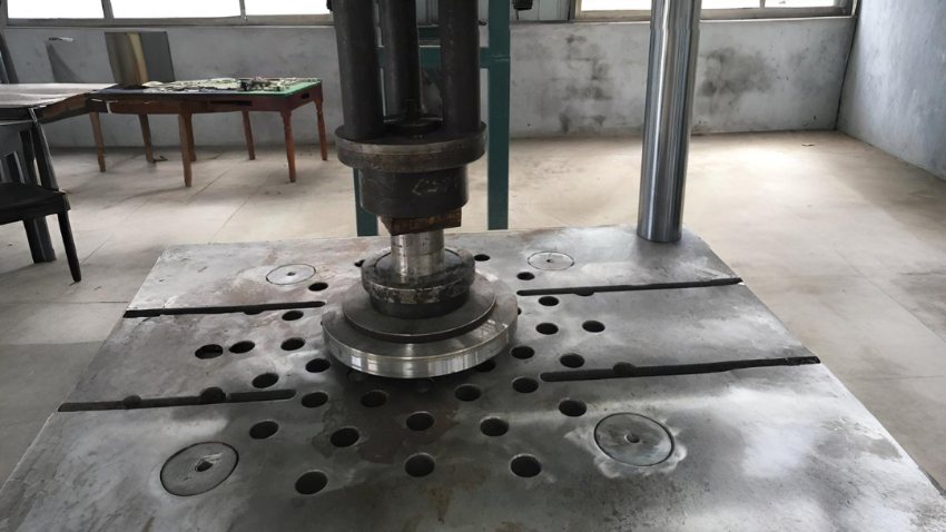 Những lưu ý kỹ thuật khi sử dụng máy ép thủy lực