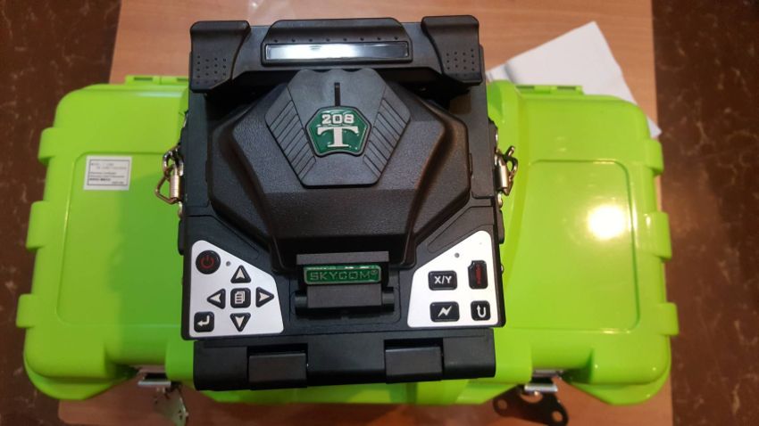 Máy hàn cáp quang Skycom T208H chuyên cho FTTx 1