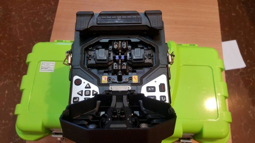 Máy hàn cáp quang Skycom T208H chuyên cho FTTx 5