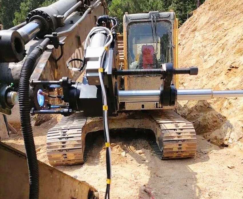 Máy hàn doa lỗ RPO50 có thể thi công hàn doa lỗ trực tiếp trên máy xúc