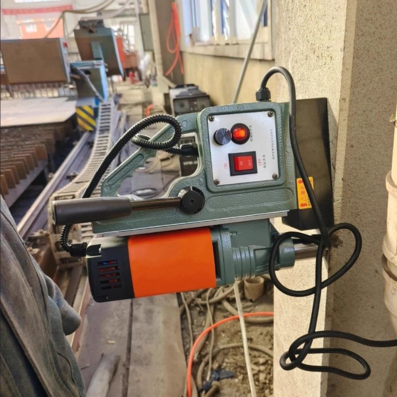 Máy khoan từ có điều chỉnh tốc độ DBK TR-40E (40mm, 2200W)