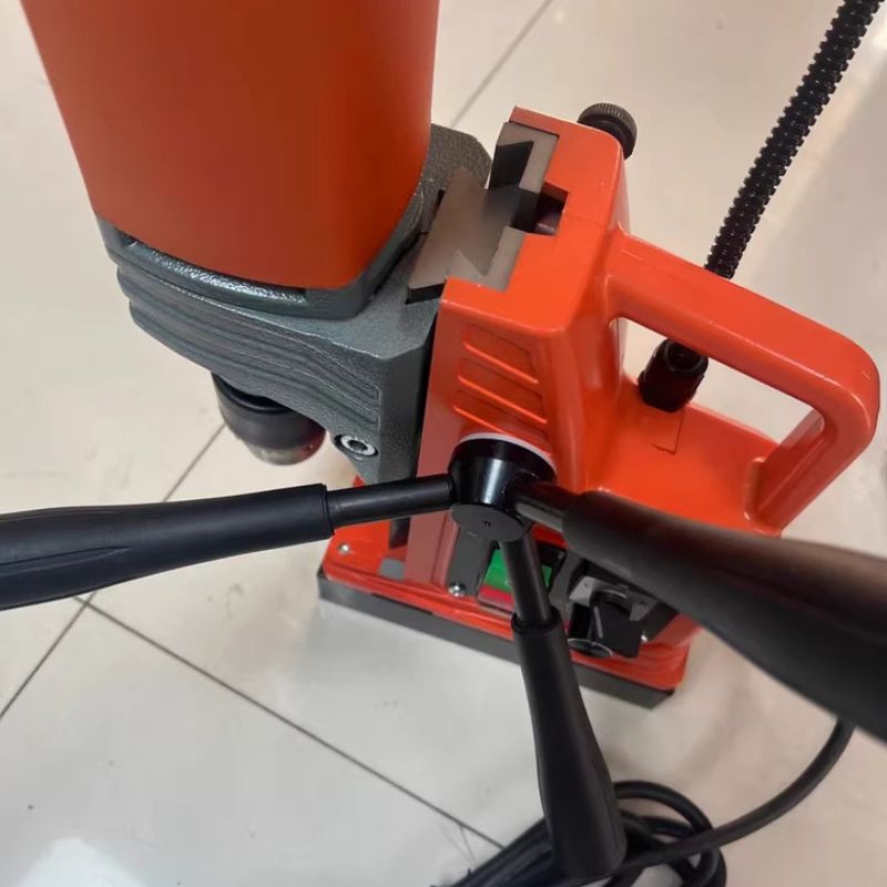 Thiết kế thông minh của máy khoan từ DBK TR-50E (50mm, 2330W)