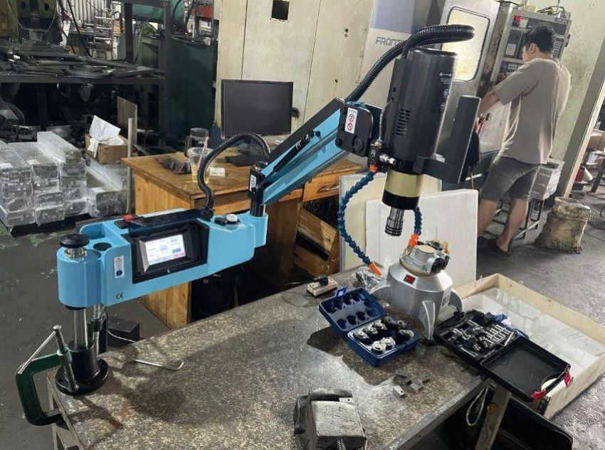 Ứng dụng máy taro điện trục đứng M3-M20 DBK-M320