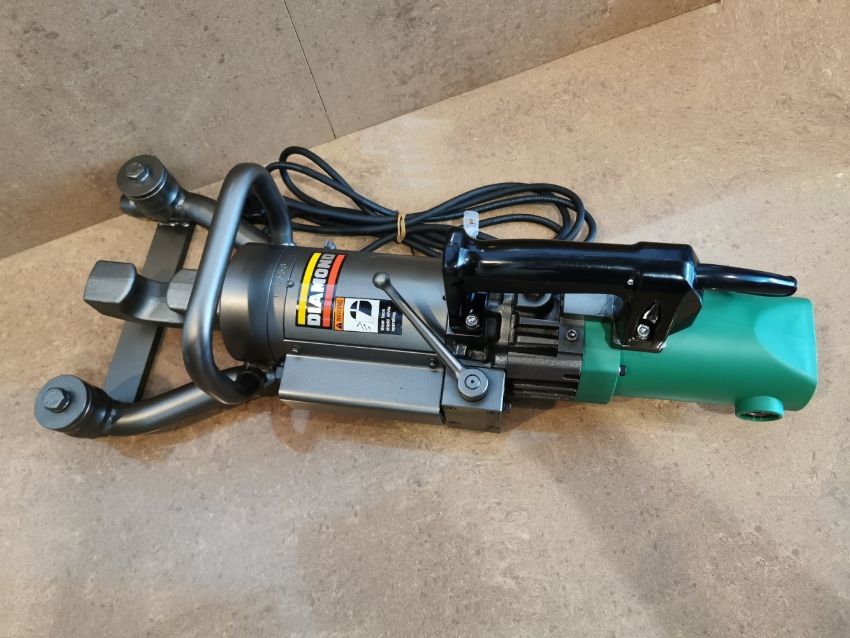 Máy uốn sắt cầm tay 32mm Diamond DBR-32HD 4