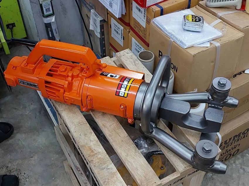 Máy uốn sắt cầm tay 32mm Diamond DBR-32WH 1