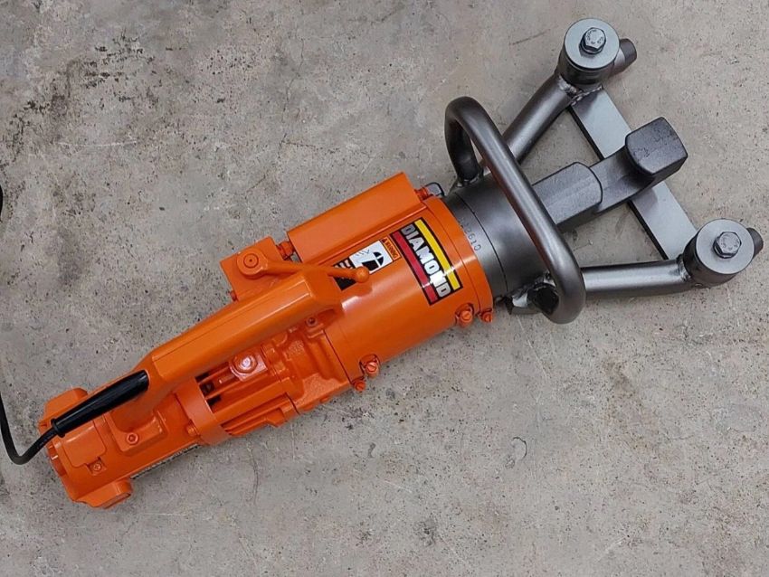 Máy uốn sắt cầm tay 32mm Diamond DBR-32WH 0