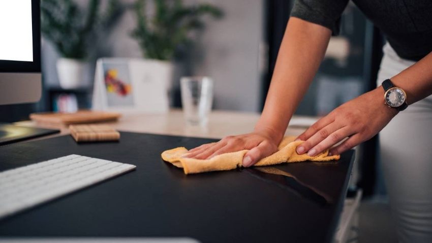 Những bước bảo quản bàn nâng hạ màu đen nhanh chóng