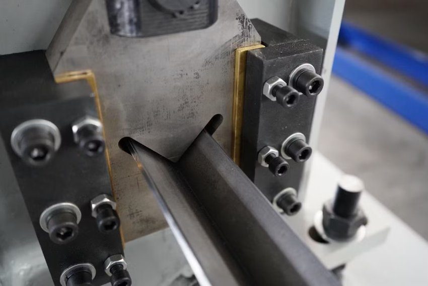 Những lợi ích máy cắt thép V thủy lực mang lại