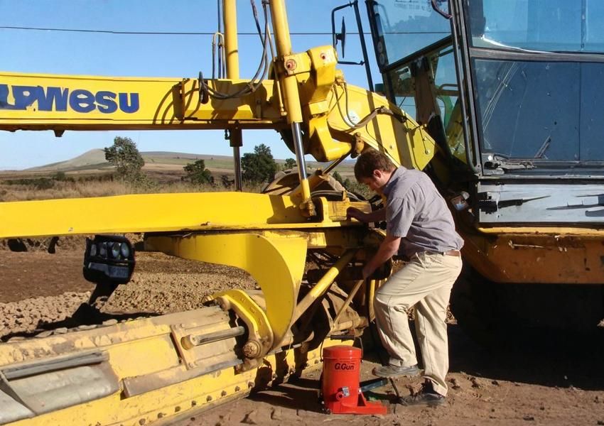 Những lưu ý kỹ thuật khi vận hành máy bơm mỡ bằng chân