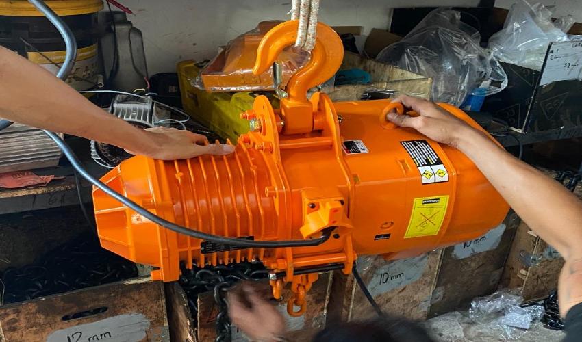 Pa lăng xích điện 380V 4