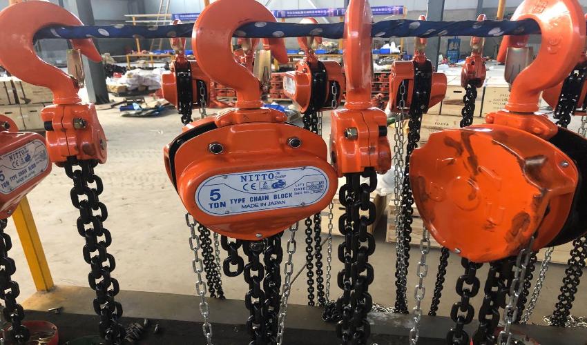 Pa lăng xích kéo tay kiểu trục vít