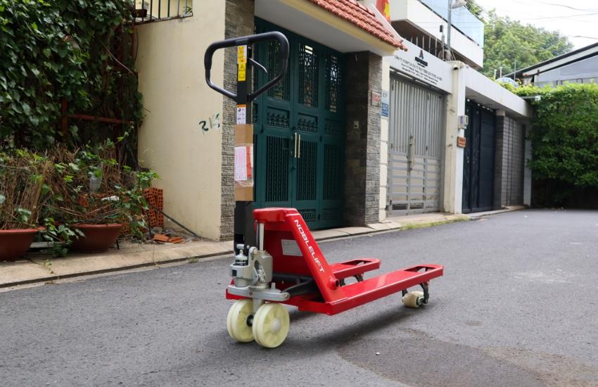 Xe nâng pallet bằng tay 1 tấn