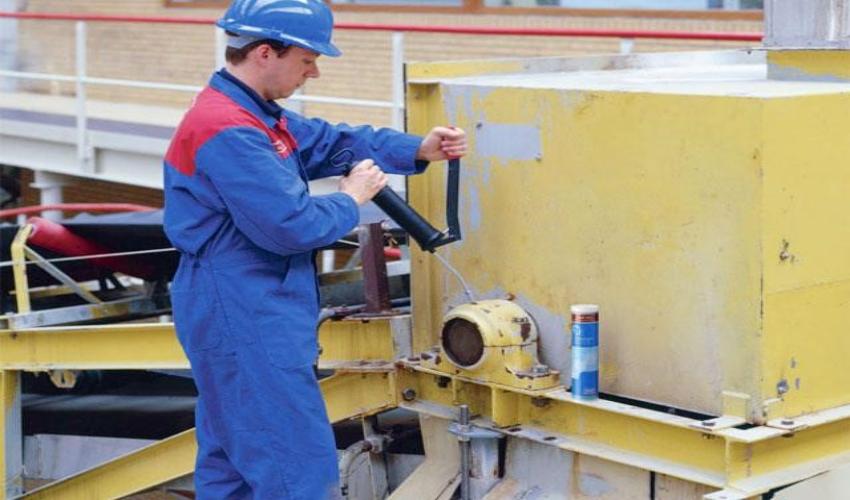 Sử dụng máy bơm mỡ bằng tay sao cho đúng cách