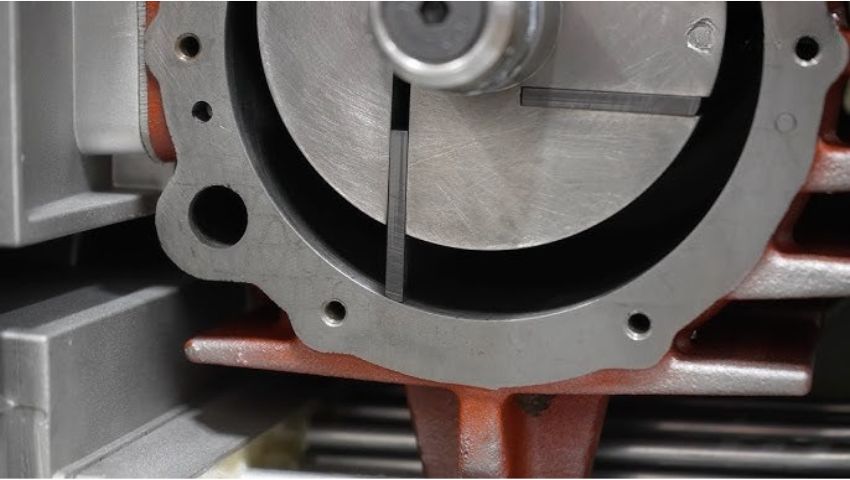 Tác dụng của cánh gạt carbon trong bơm chân không