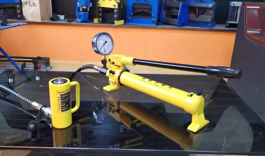 Tại sao nên mua bơm tay thủy lực tại DBK Việt Nam?