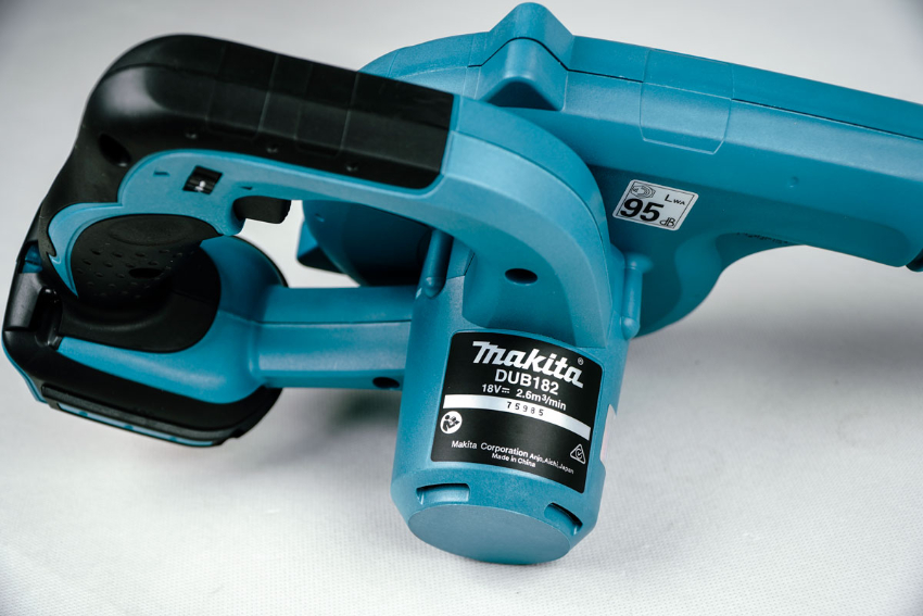 Thông số kỹ thuật của máy thổi dùng Pin 18V Makita Dub182Z
